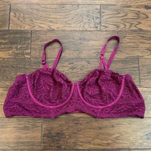 Torrid Curve plum scroll lace underwire bra - Size 4